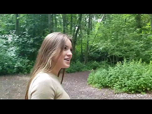 ❤️ Le propuse a Evelina que folláramos en un lugar público. Ella dijo que sí. Entonces la follé por el culo y me corrí en su boca. Luego se meó encima. ️  Sexo en es.liporno.ru ❌️
