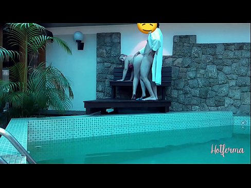 ❤️ El jefe invita a la criada a la piscina, pero no pudo resistirse a una caliente ️  Sexo en es.liporno.ru ❌️